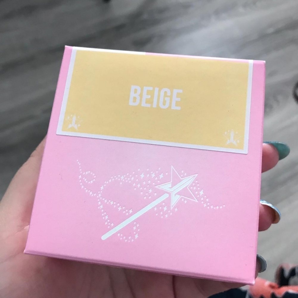 Jeffree Star Cosmetics
Magic Star Setting Powder